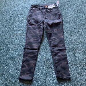 Black camouflage nwt hi rise skinny jeans 224